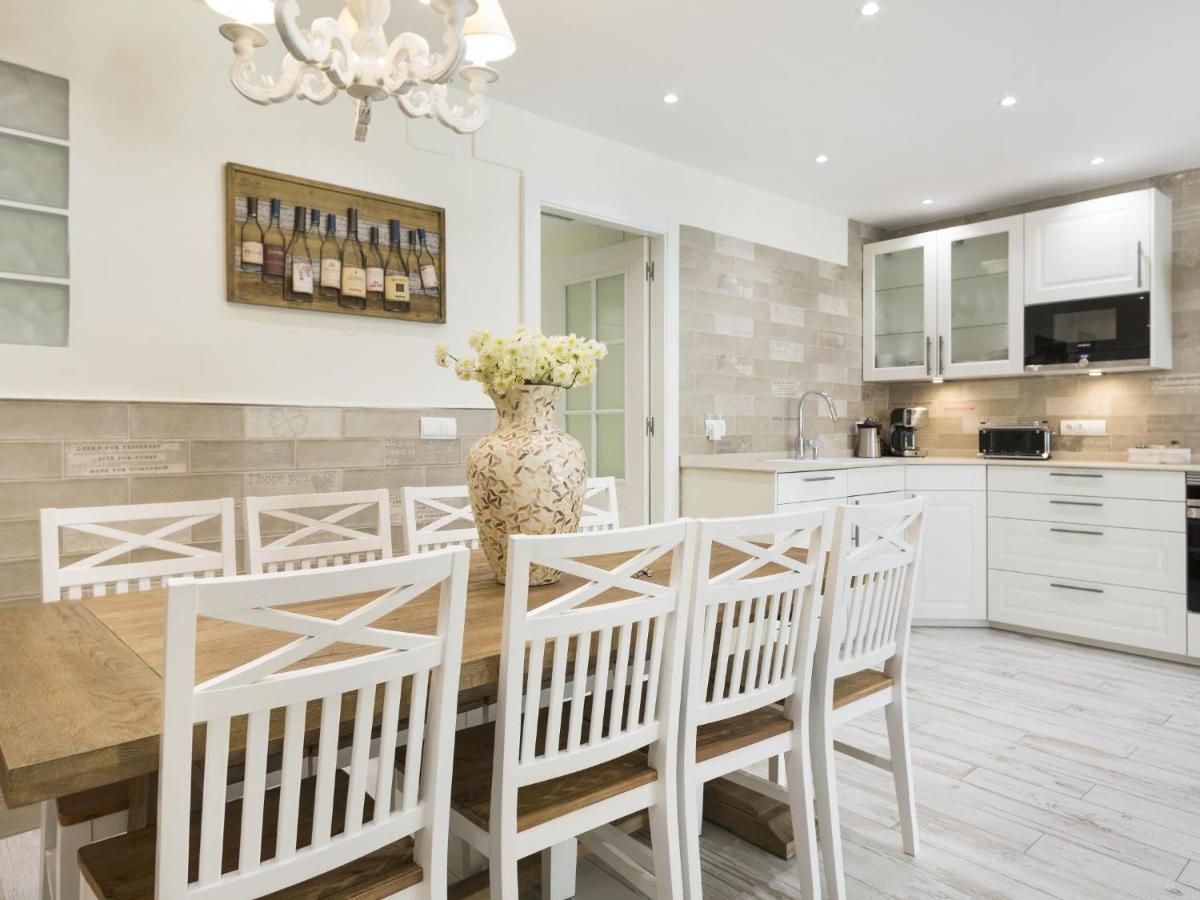 Sitges Spaces Mediterranean Apartments 4 Bedroom, 4 Bathroom, Huge Terrace, Jacuzzi- Sleeps 9 Exterior foto