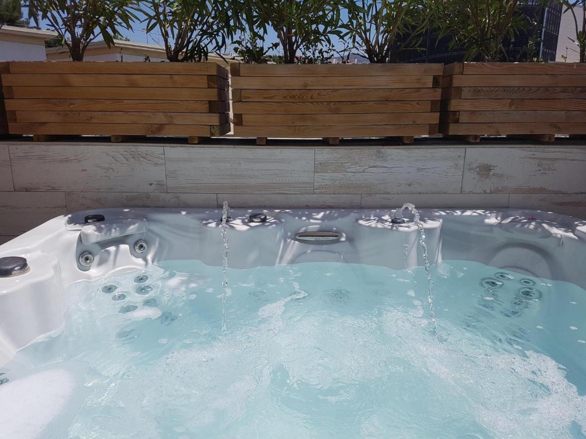 Sitges Spaces Mediterranean Apartments 4 Bedroom, 4 Bathroom, Huge Terrace, Jacuzzi- Sleeps 9 Exterior foto