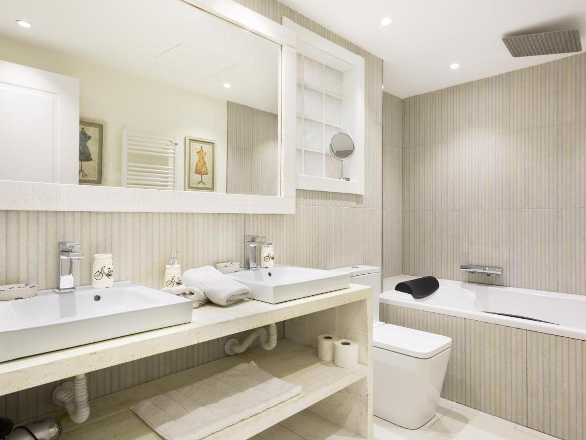 Sitges Spaces Mediterranean Apartments 4 Bedroom, 4 Bathroom, Huge Terrace, Jacuzzi- Sleeps 9 Exterior foto