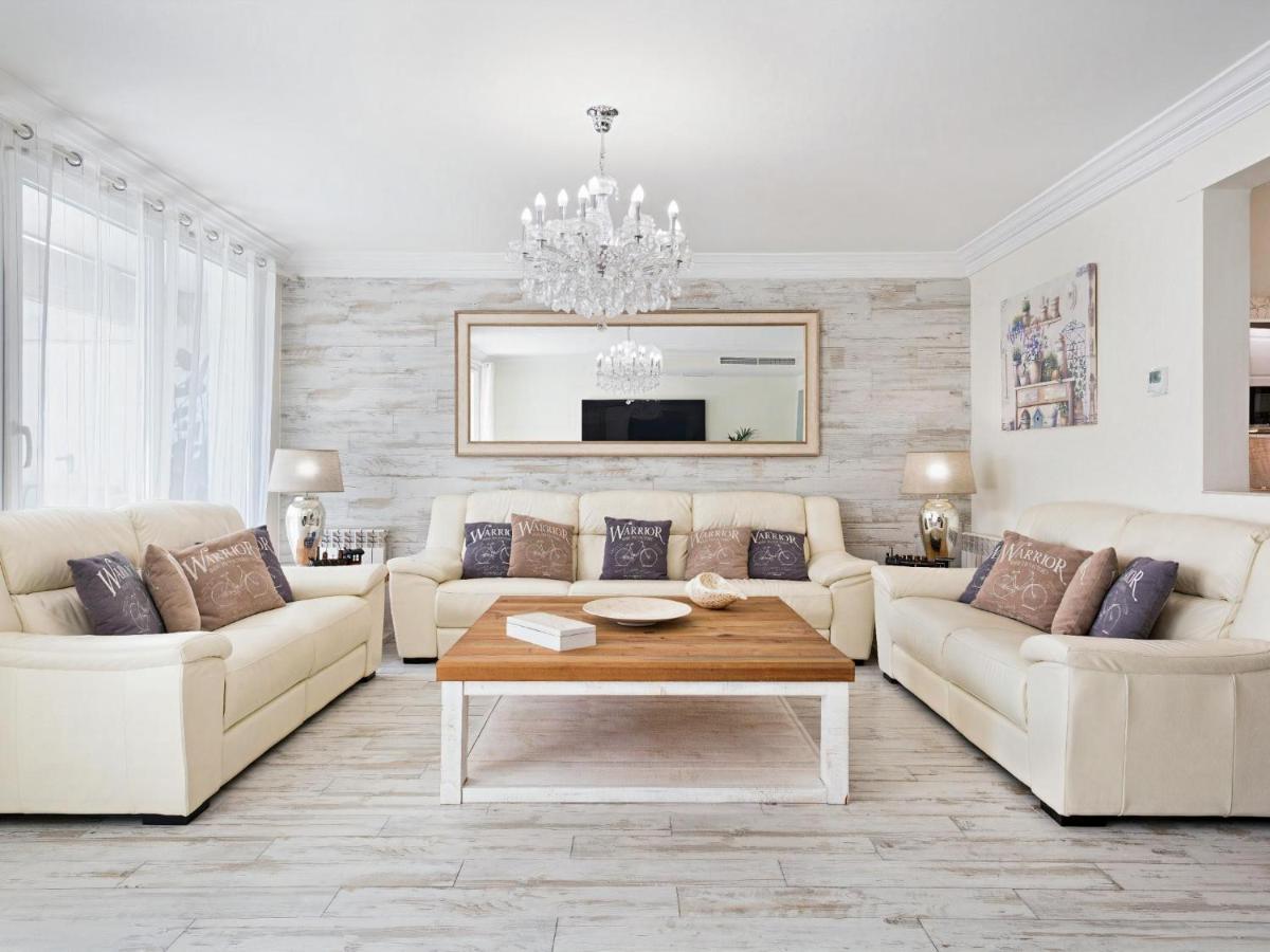 Sitges Spaces Mediterranean Apartments 4 Bedroom, 4 Bathroom, Huge Terrace, Jacuzzi- Sleeps 9 Exterior foto