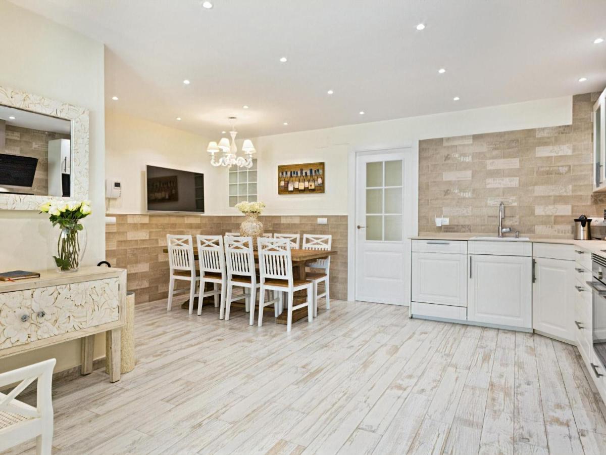 Sitges Spaces Mediterranean Apartments 4 Bedroom, 4 Bathroom, Huge Terrace, Jacuzzi- Sleeps 9 Exterior foto